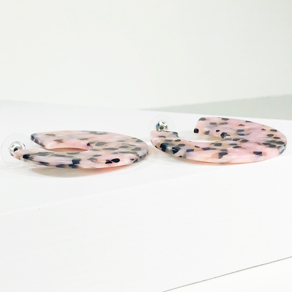 Flat Semi-Hoops in Pink Leopard - Picture 4 of 5